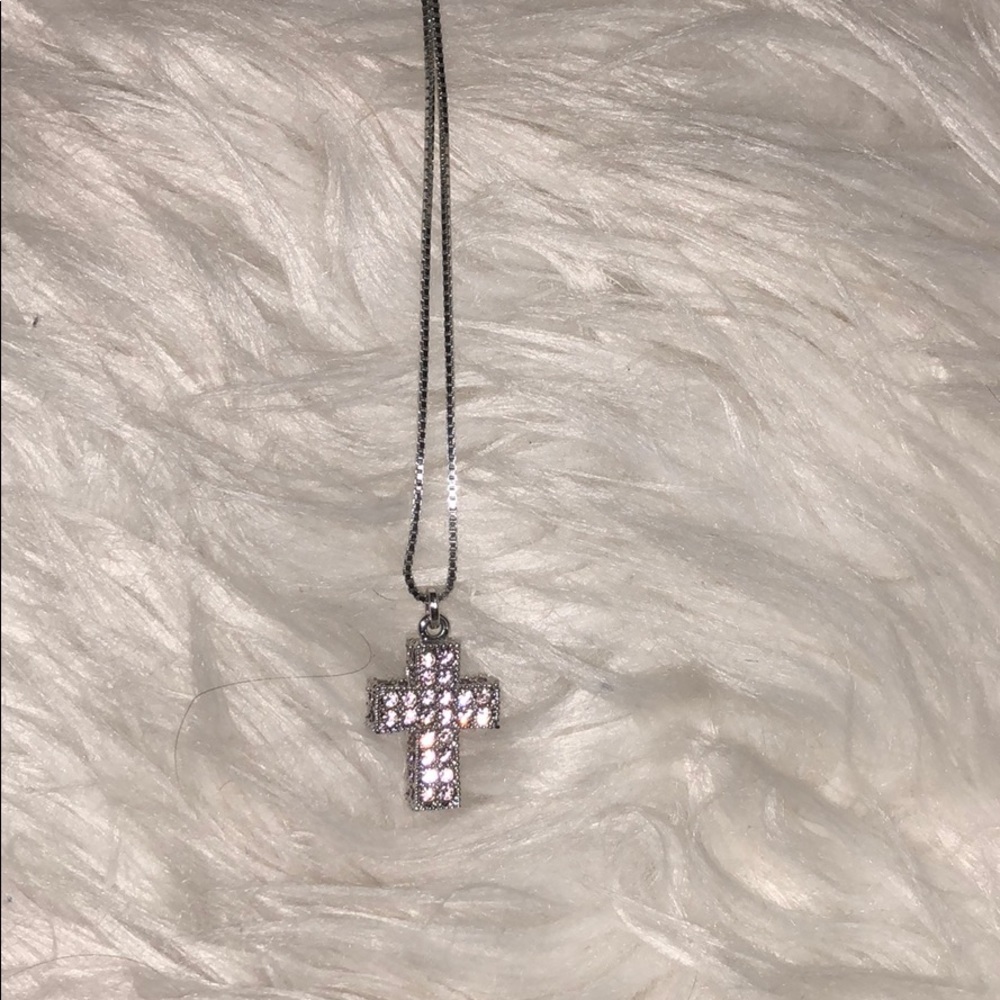 Like new swavorski cross necklace